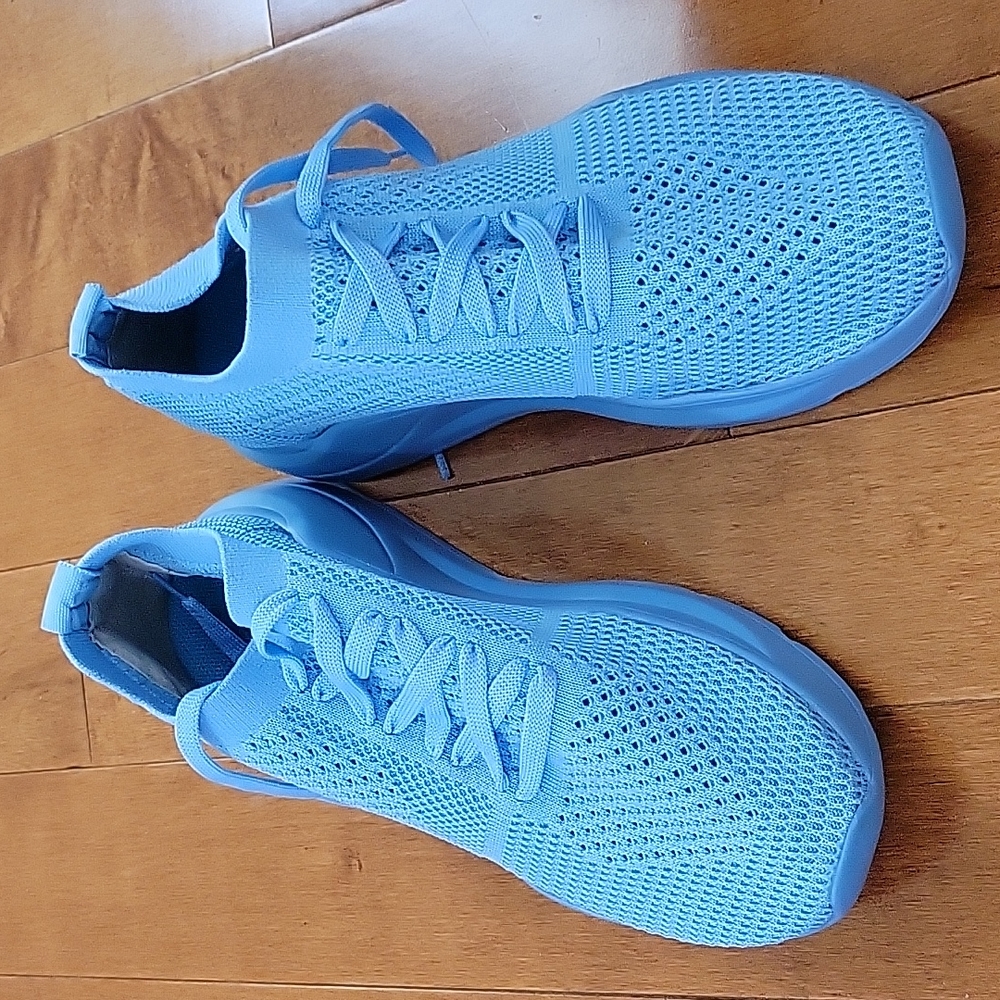 Slip on sneakers with shoe lace. New. Blue color. Size 38